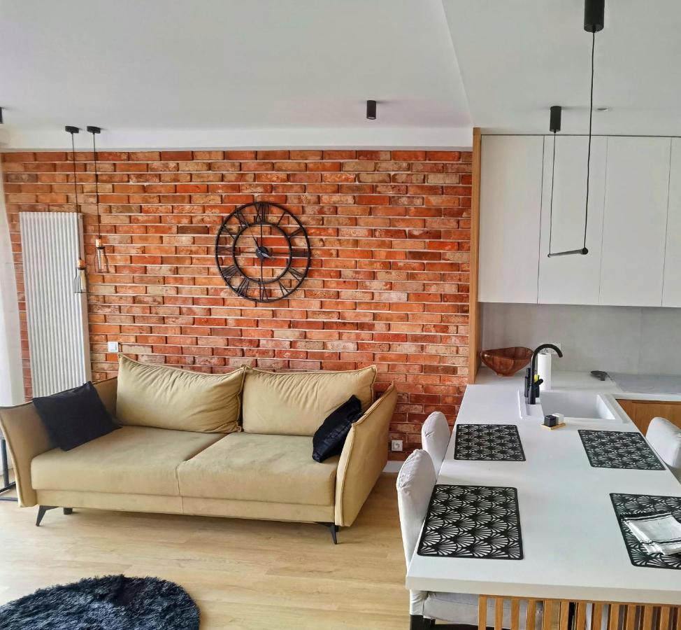 Lakeview Apartment *