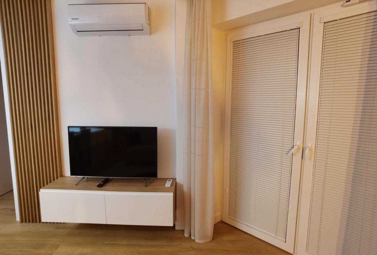Lakeview Apartment